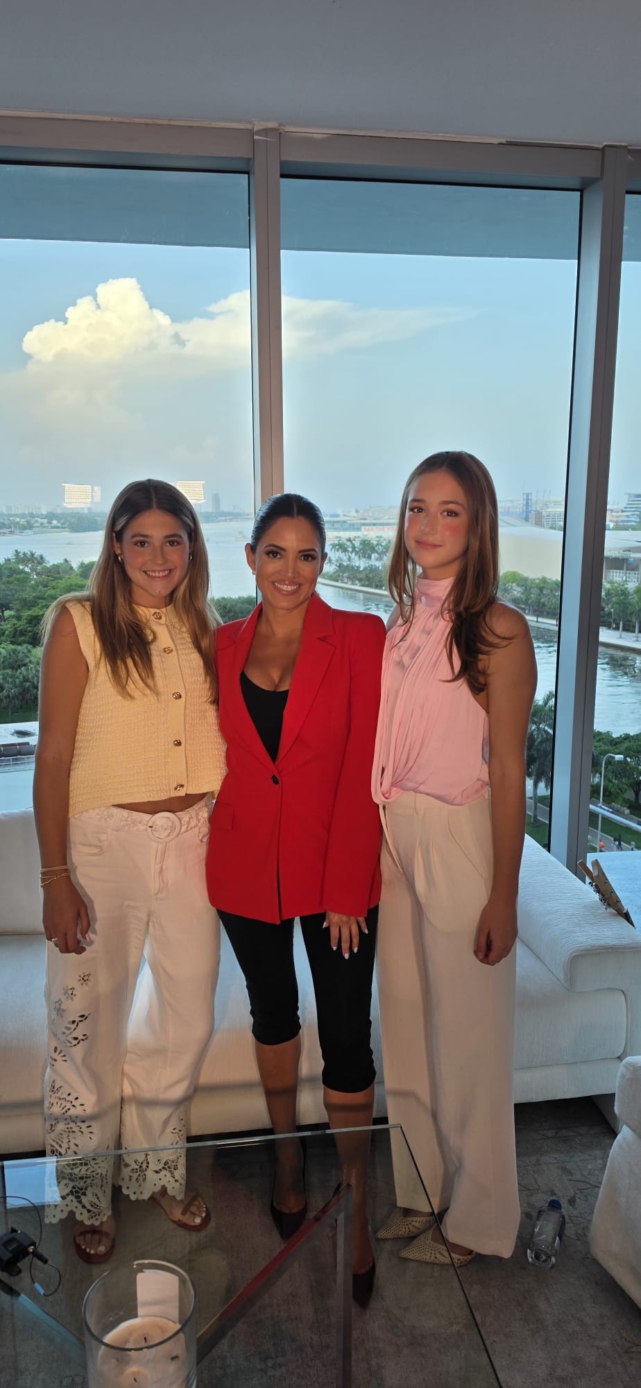 Ana and Isabella Wolfington with an extraordinary guest